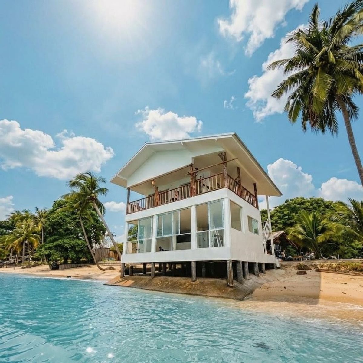 The Horizon Suites building directly on the shoreline