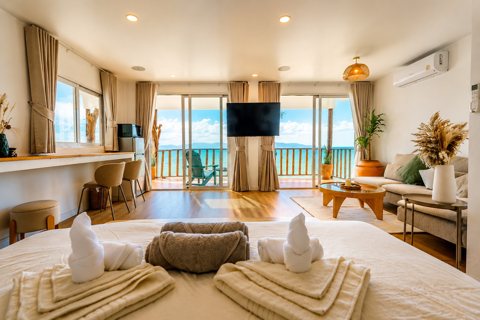 Horizon Sky upper floor bedroom and ocean terrace